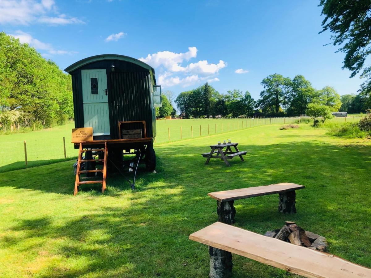 The Big Green Shepherds Hut Charlwood Εξωτερικό φωτογραφία